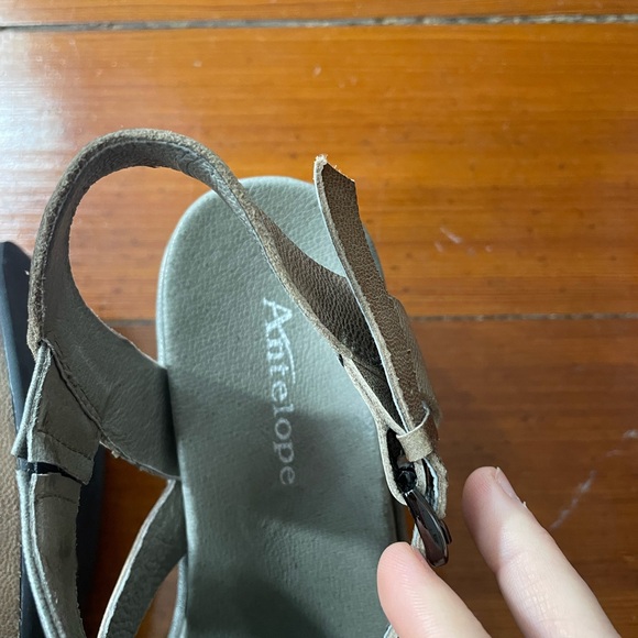 Antelope Kaitiyn Gray Metallic Leather Wedge Platform Buckle Sandals - Sz 40 - Picture 9 of 13